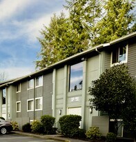 4717 W Lake Sammamish Pky SE, Unit C305 in Issaquah, WA - Building Photo