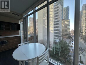 75-675 St Nicholas St in Toronto, ON - Building Photo - Building Photo