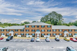 Community Apartments in Hampton, VA - Building Photo - Building Photo