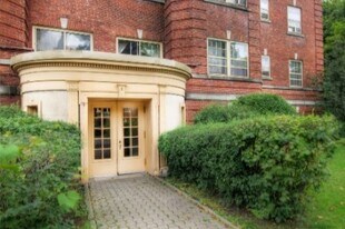2 Ellerdale Rue in Hampstead, QC - Building Photo