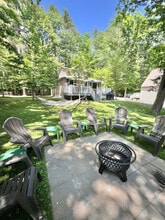 24 Bayou Rd in Naples, ME - Foto de edificio - Building Photo