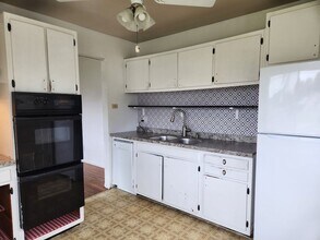 7433 Old Mill Rd in Norfolk, VA - Building Photo - Building Photo