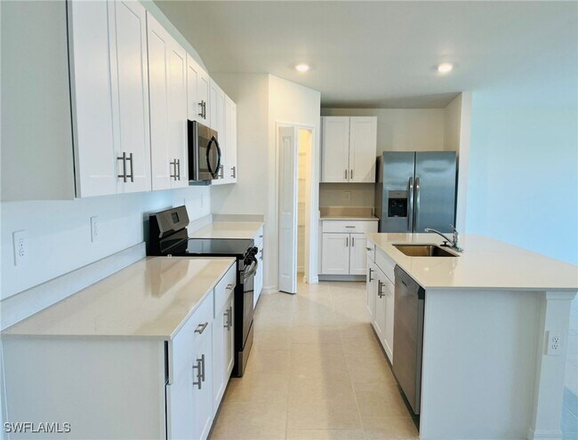 17603 Paradiso Wy in North Fort Myers, FL - Building Photo - Building Photo