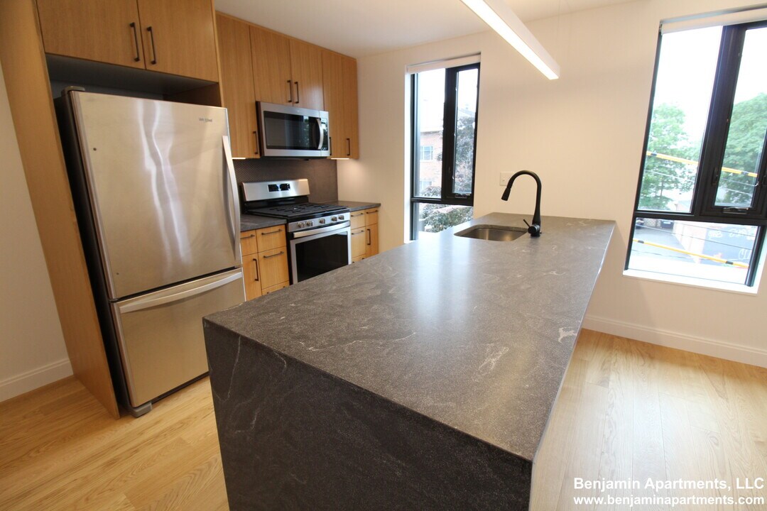 83 Gardner St, Unit 203 in Boston, MA - Foto de edificio