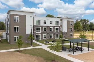 The Flats at Carriage Commons in Traverse City, MI - Foto de edificio - Building Photo