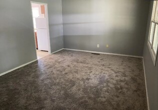 2013 Greendale Dr in Champaign, IL - Building Photo - Building Photo