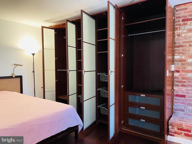 928 Venice Dr in Silver Spring, MD - Building Photo - Building Photo