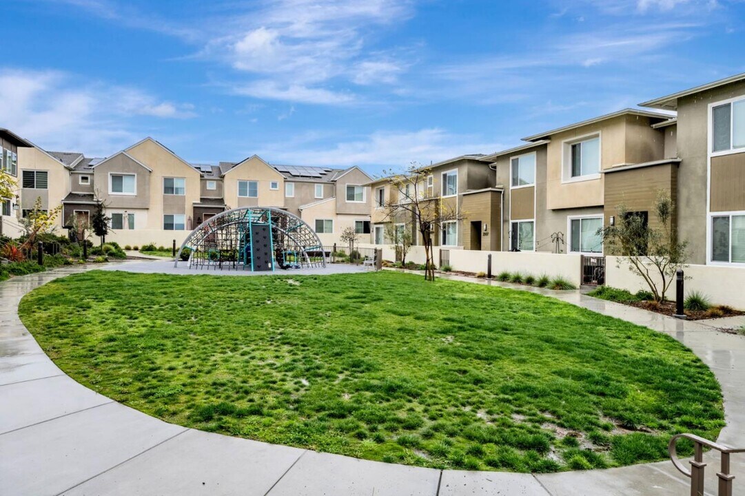 2146 Bluestone Cir in Chula Vista, CA - Building Photo