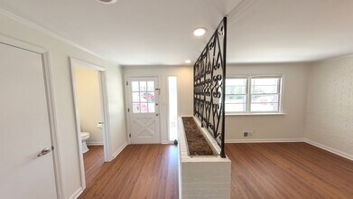 5719 Wrightsville Ave in Wilmington, NC - Building Photo - Building Photo