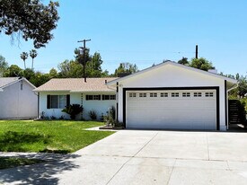 6221 Glide Ave in Woodland Hills, CA - Building Photo