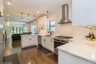 5306 N Luna Ave in Chicago, IL - Building Photo - Building Photo