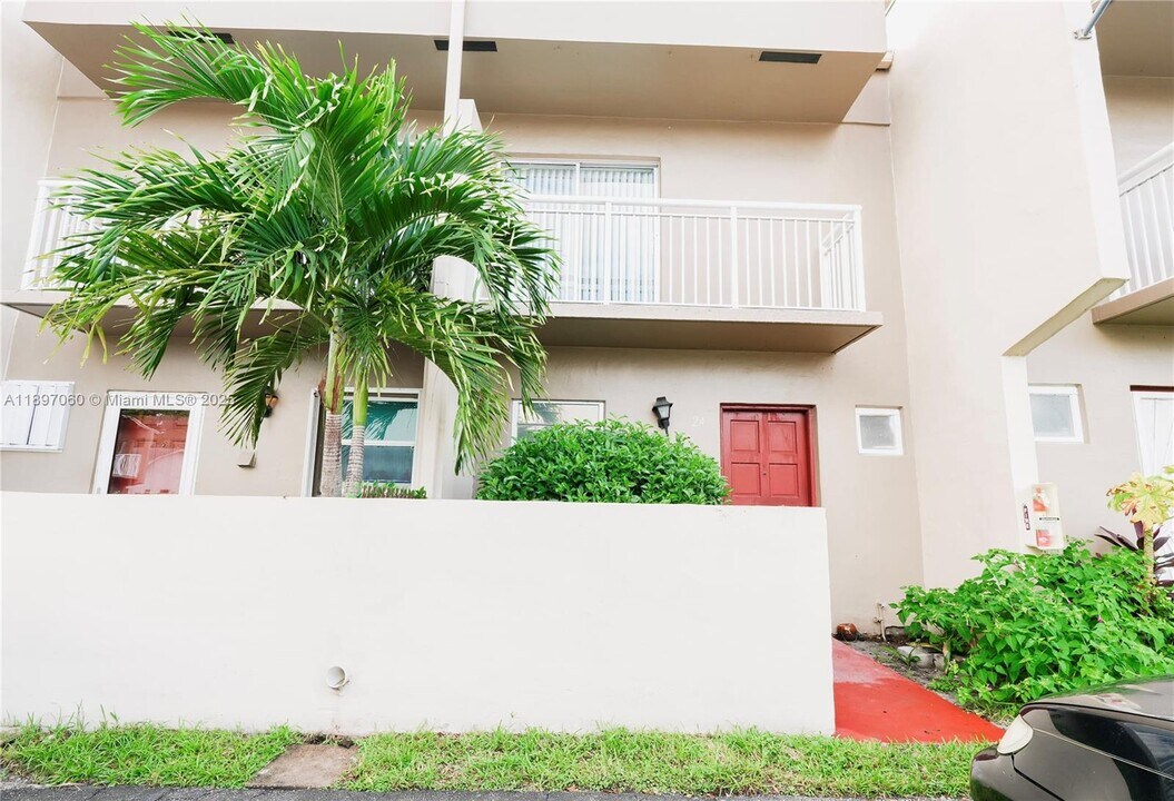 3791 NW 78th Ave in Hollywood, FL - Building Photo
