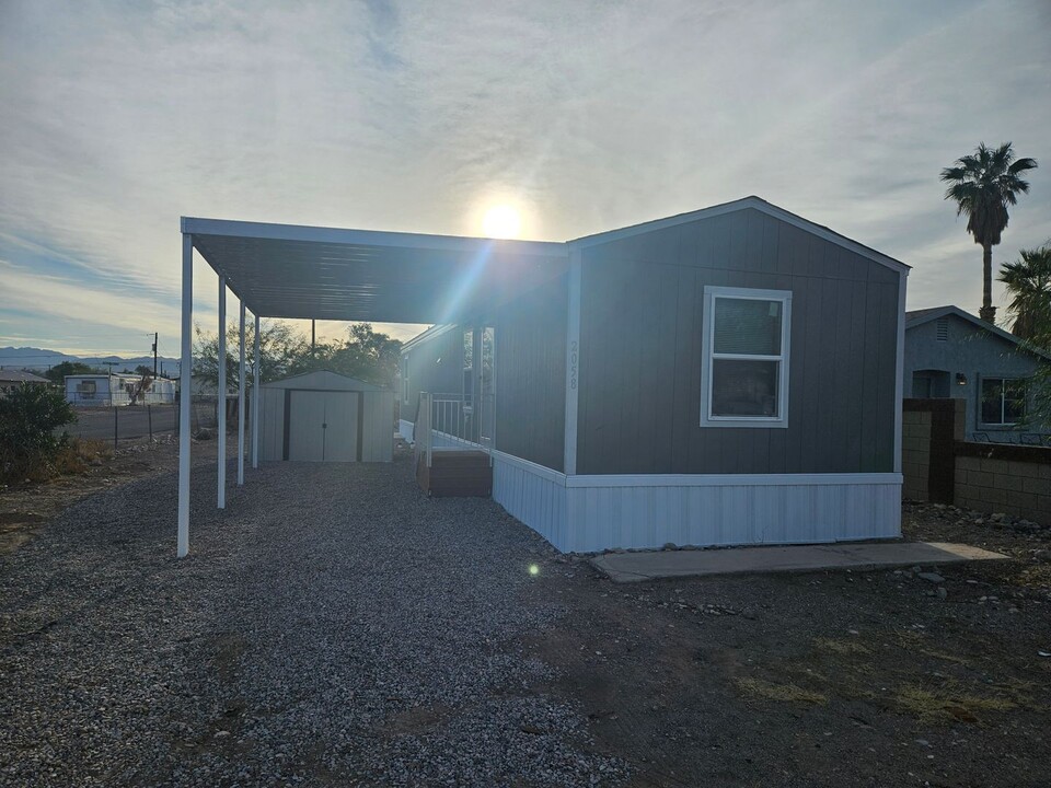 2058 Gregg Cove in Bullhead City, AZ - Building Photo