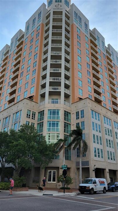 1350 Main St in Sarasota, FL - Building Photo