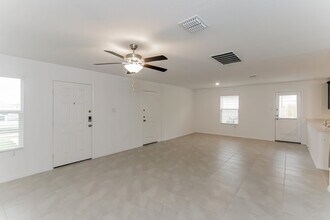 3323 Beckwith Wy in Crandall, TX - Foto de edificio - Building Photo