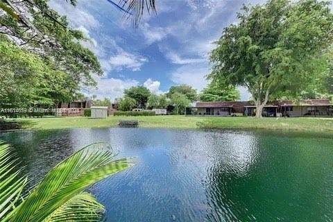 5788 Woodland Point Dr in Tamarac, FL - Building Photo - Building Photo