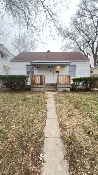 2208 S Beacon St in Muncie, IN - Foto de edificio