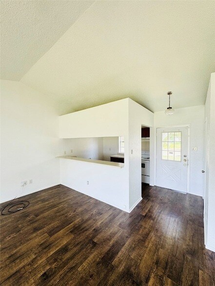 10604 Oak Gate Ln in Dallas, TX - Building Photo