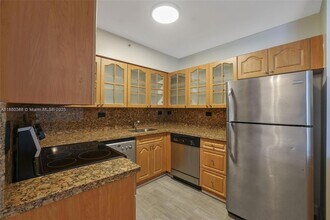 1500 Bay Rd, Unit S-0660 in Miami Beach, FL - Building Photo - Building Photo