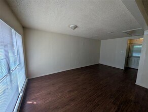 3827 Black Oak Dr in Dallas, TX - Building Photo - Building Photo