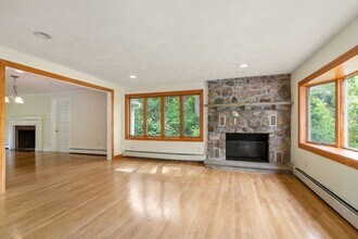 494 North Ave, Unit 1 in Weston, MA - Foto de edificio - Building Photo