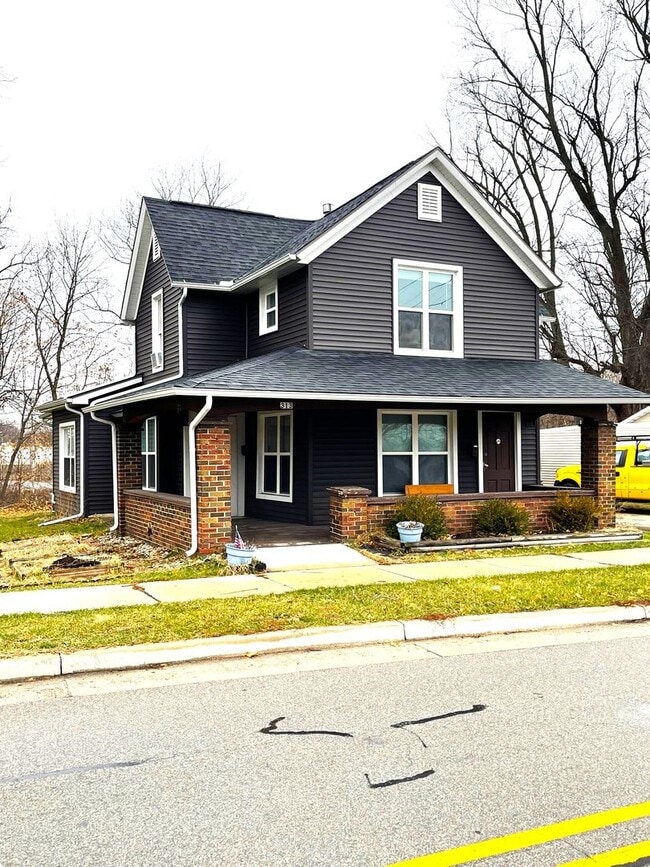 property at 313 N 1st St