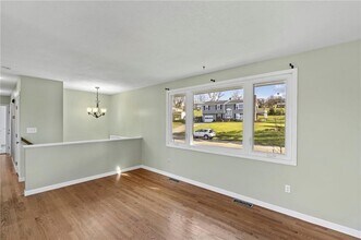 16 Pocahontas Dr in Middletown, RI - Building Photo - Building Photo
