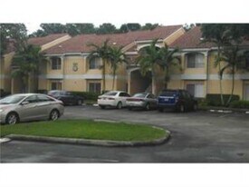 2405 NW 33rd St, Unit 1202 in Oakland Park, FL - Building Photo