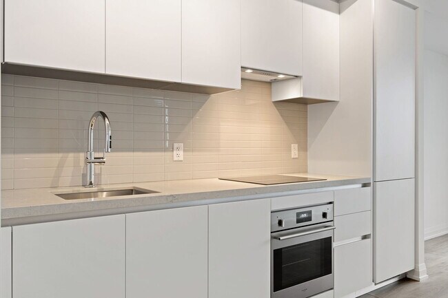 4015 The Exchange in Mississauga, ON - Building Photo - Building Photo