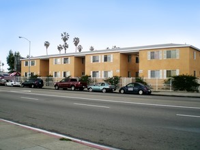 7509-7521 Broadway in Los Angeles, CA - Building Photo - Building Photo