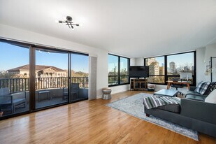 2020 N Lincoln Park W, Unit 3G in Chicago, IL - Building Photo