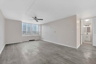 720 W Gordon Ter, Unit 7F in Chicago, IL - Building Photo - Building Photo