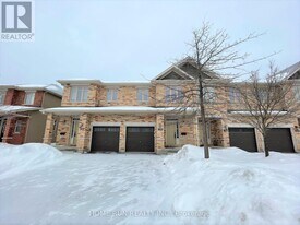 15 Madelon Dr in Ottawa, ON - Building Photo