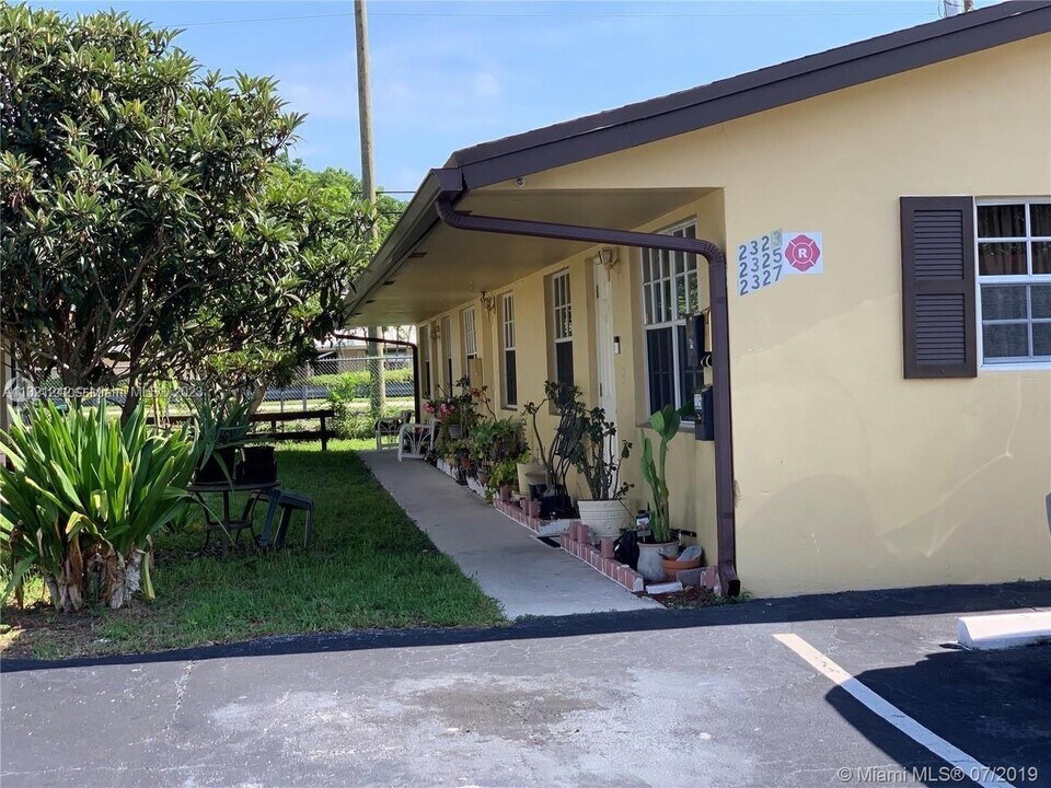 2323 NW 52nd Ct-Unit -2323 in Fort Lauderdale, FL - Building Photo