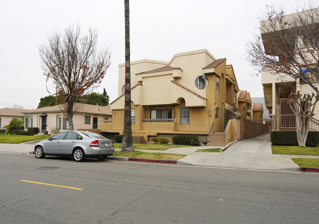 205 W Maple St in Glendale, CA - Building Photo