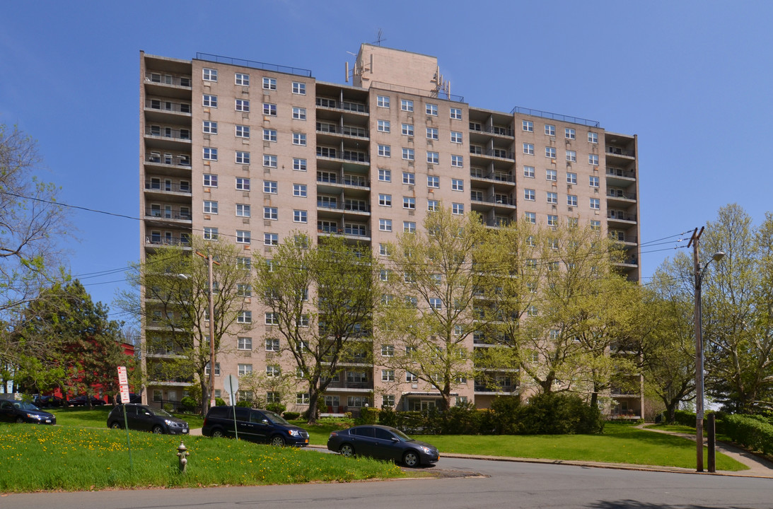 Executive House Apartments in Albany, NY - Building Photo