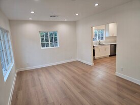 6703 Cedros Ave in Los Angeles, CA - Building Photo