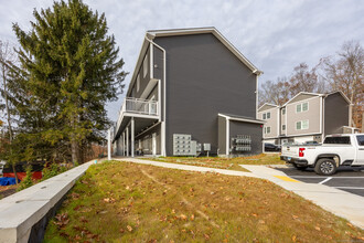 243 Echo Lake Rd in Watertown, CT - Building Photo - Building Photo