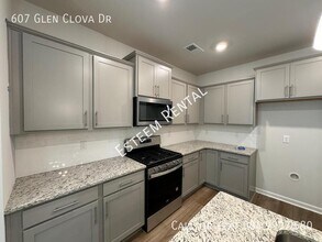 607 Glen Clova Dr in Raleigh, NC - Building Photo - Building Photo