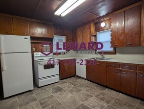 1205 S Lillian Ave in Bolivar, MO - Building Photo - Building Photo