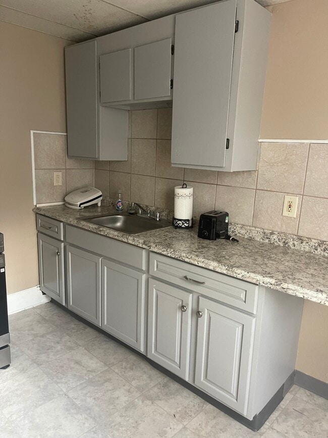 1135 Lancaster Ave, Unit B