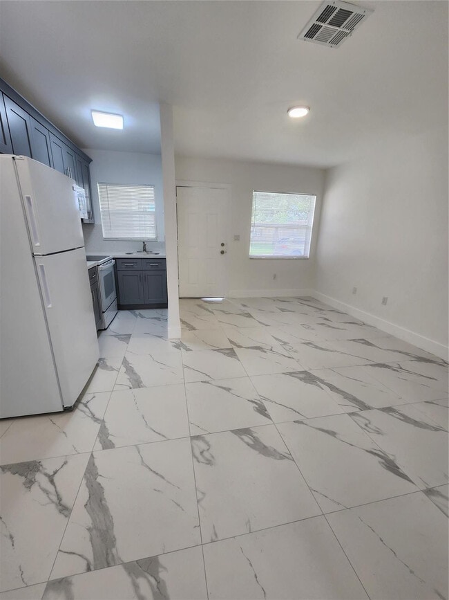 2466 Lincoln St in Hollywood, FL - Building Photo - Building Photo