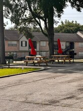 Hidden Oaks in Lufkin, TX - Foto de edificio - Building Photo