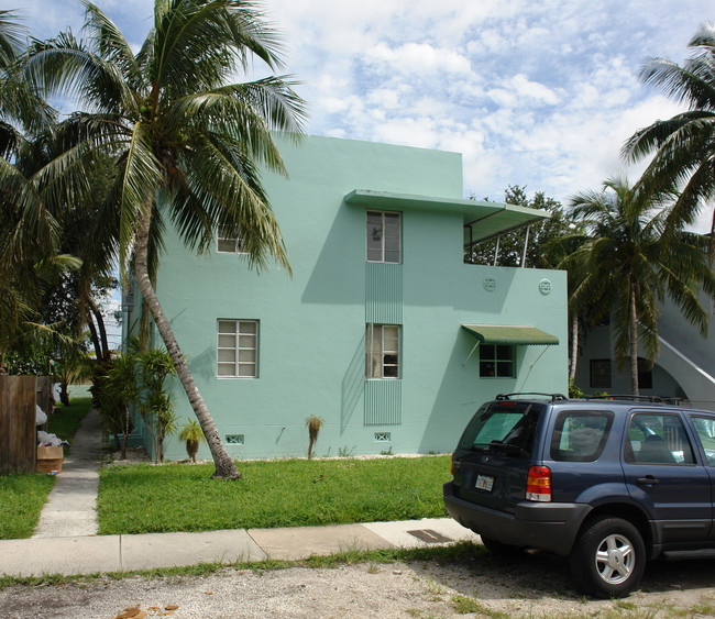 2127 SW 5th St in Miami, FL - Foto de edificio - Building Photo