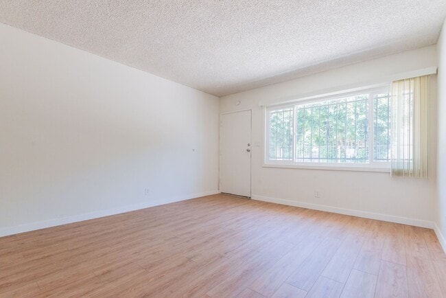 1241 E 15th St in Long Beach, CA - Building Photo - Building Photo