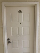 7010 NW 186th St in Hialeah, FL - Building Photo - Building Photo