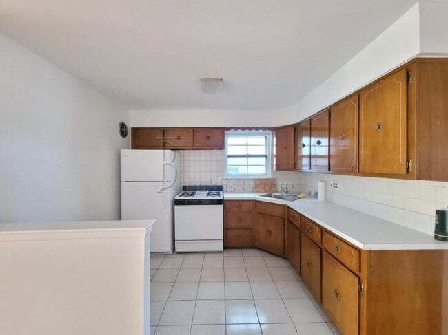 25-28-28 35th St in Queens, NY - Building Photo - Building Photo