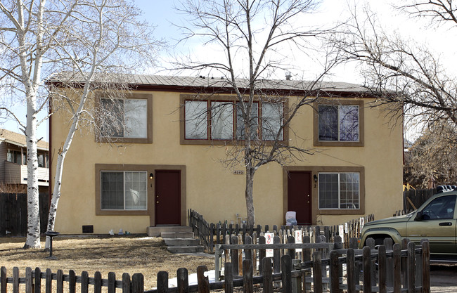 4640 Picturesque Ct in Colorado Springs, CO - Foto de edificio - Building Photo