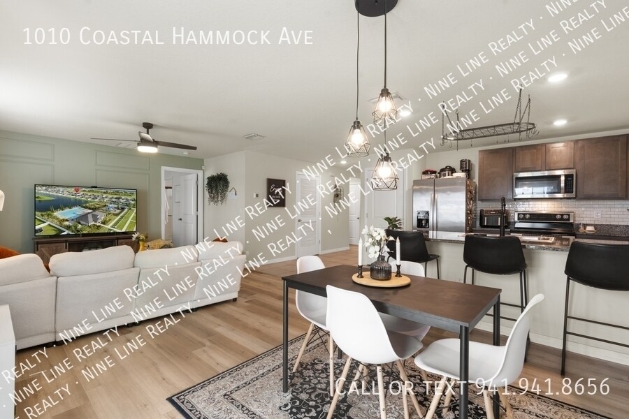 1010 Coastal Hammock Ave in Ruskin, FL - Building Photo