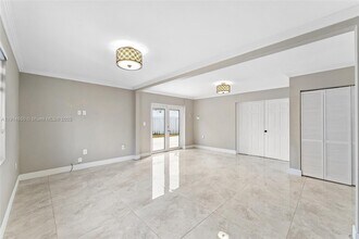 810 E 9th Pl in Hialeah, FL - Building Photo - Building Photo